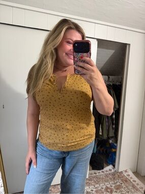 Gold Ribbed Floral Henley Tank Top Size Large